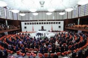 Парламент Турции одобрил пакет конституционных изменений